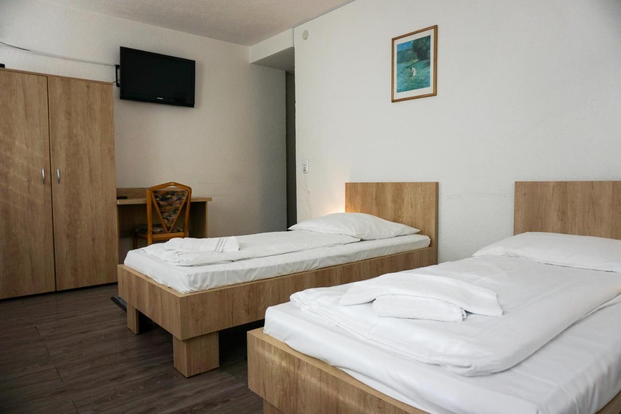 Hotel Kreuz Schwäbisch Gmünd Екстериор снимка