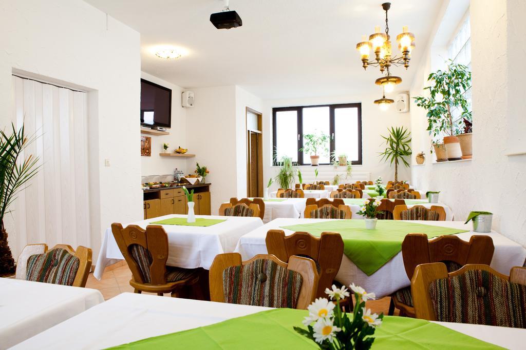Hotel Kreuz Schwäbisch Gmünd Екстериор снимка